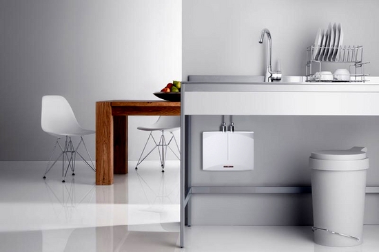 бойлер под умывальником