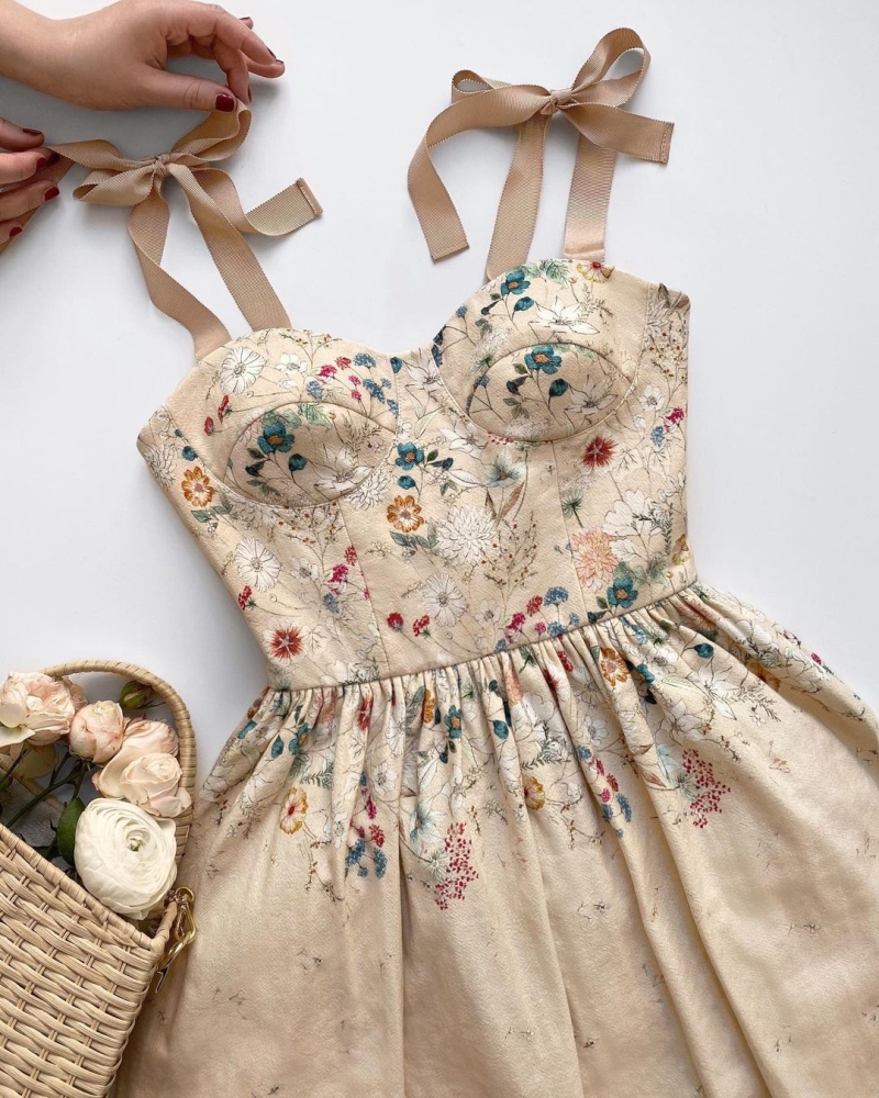 Красивое цветочное платьице